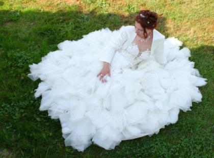 Exklusives Brautkleid absoluter Hingucker auf der Hochzeit Einzelanfertigung