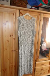 Verkaufe ein weiß /beages Damenkleid Gr.52