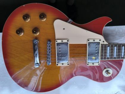 Linkshänder E-Gitarre von JD Brothers mit Verstärker