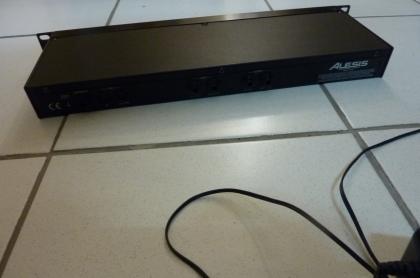 Alesis Midiverb 4  Effektgerät (Hall, Echo, Flanger usw.) 19 Zoll 1HE