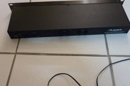 Alesis Midiverb 4  Effektgerät (Hall, Echo, Flanger usw.) 19 Zoll 1HE