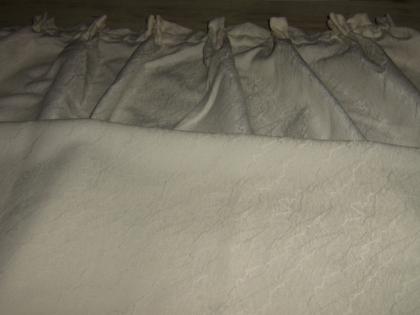 2 vanillefarbene Übergardinen