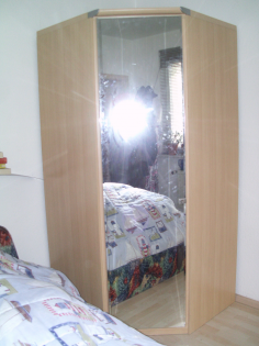 Eck-Kleiderschrank