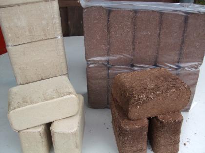 Holzpellets Holzpriketts Brennholz Kaminholz Anmachholz Holz Ofen Heizung 