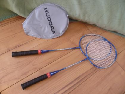 Federballschläger mit Bällen, sport, fittness, Camping, Urlaub, Badminton