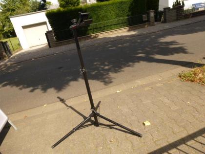 (29) FAHRRAD-MONTAGE-STÄNDER (NEU)