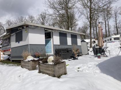 Wunderschöner Dauerstellplatz direkt am Biggesee :: Wohnwagen+Anbau