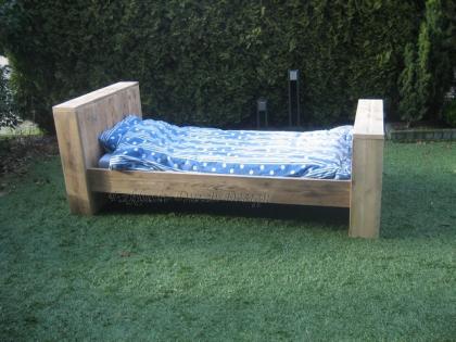Bauholz Bett Magdeburg von www.exklusivdutchdesign.de