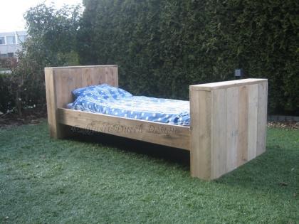 Bauholz Bett Magdeburg von www.exklusivdutchdesign.de