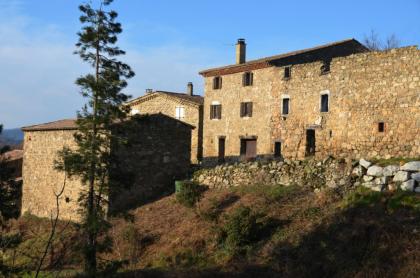 Weiler aus Naturstein in der Ardeche , Frankreich