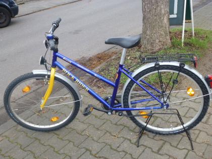 (105) Hinterbauständer für Fahrraeder