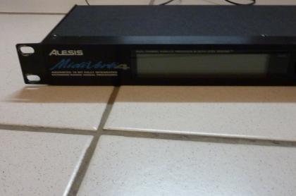 Alesis Midiverb 4  Effektgerät (Hall, Echo, Flanger usw.) 19 Zoll 1HE