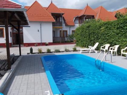 Kapitalanlage mit Pool in Ungarn am Plattensse zuverkaufen