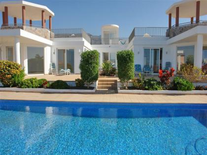 Insel Teneriffa Ferienvilla Palazzo mit Pool