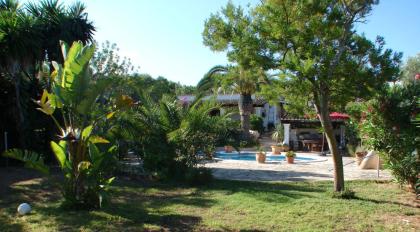 Ibiza Villa nahe Jesus mit Gästehaus, Pool und 4.927 m2 Land