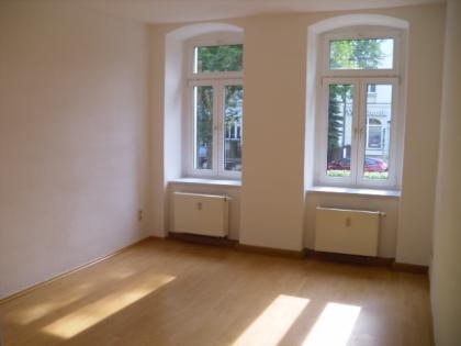 Hübsch und Zentral gelegen 3 Räume mit Abstellraum und Balkon u. Gäste WC
