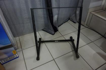 Adam Hall 19 Zoll Rackständer
