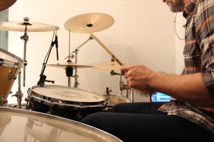 Band sucht Sänger/in und Bassist/in