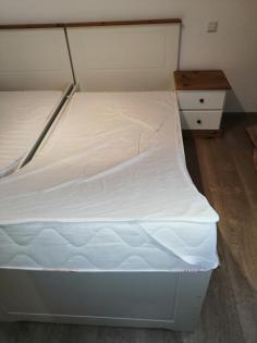 Doppelbett 180x200 cm Massivholz, Kiefer weiß/ eiche farbig mit Nachttischen und