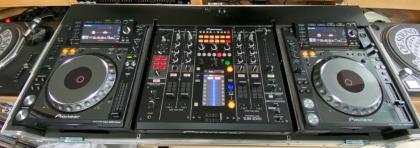 2 x Pioneer DJ CDJ-2000 NXS2