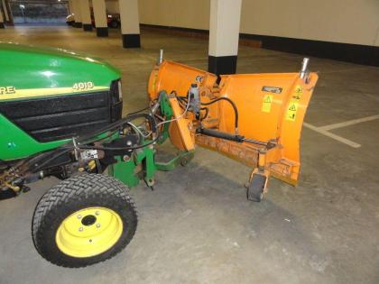 John Deere 4010 Allrad Winterdienst-Traktor Räumschild+Streuer Bj. 2023