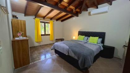 Haus mit Pool im Bereich Piribebuy / Paraguay
