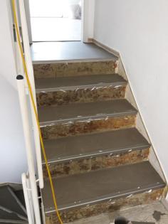 Holz Treppen Sanierung Reparieren Schleifen Versiegeln. Betontreppen Belegen