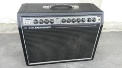 Biete mehrere E-Gitarren Gitarren-Verstärker und Gitarren-Lautsprecher
