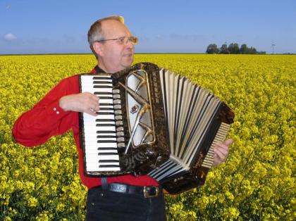 Kalle der Akkordeonspieler in Straelen, Viersen, Kevelaer, Xanten, Kleve, 