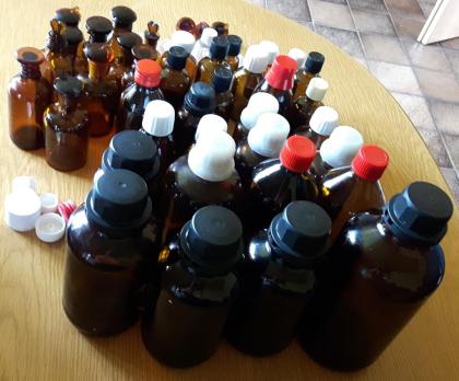 Sammlung: 50x Laborflaschen Apothekerflaschen aus Braunglas teilweise mit Glasst
