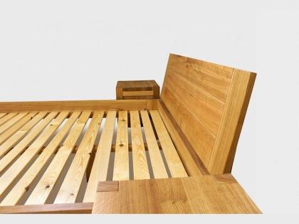 BEN EICHENBETT + LATTENROST AUS KIEFERNHOLZ +GERIFFELTES KOPFTEIL 140-200x200cm 