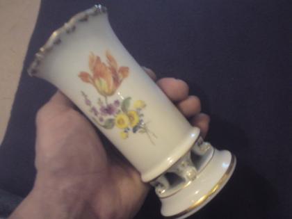 Meissen Blumenvase ,auf 4 Füssen . -echt 24 K Goldrand verzierung