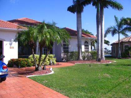 Florida, Cape Coral, Grosszuegige Villa mit Schwimmbad an einem See, zusaetzlich