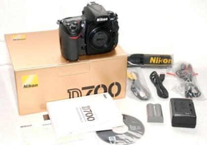 Nikon D700 12.1MP Digital SLR Kamera mit 18-135mm f/3.5-5.6G ED-IF AF-S DX Zoom-