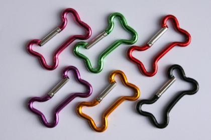 Karabiner, Herz-/ Knochenform, Aluminium, verschiedene Farben, mittelgroß 
