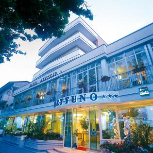 Eröffnungsangebot - Strandhotel in Villamarina di Cesenatico, Italien