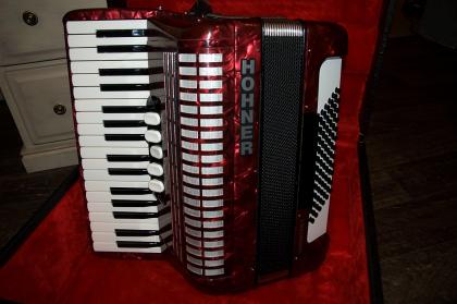 Hohner Concerto III T Perlmutt Rot incl. Koffer