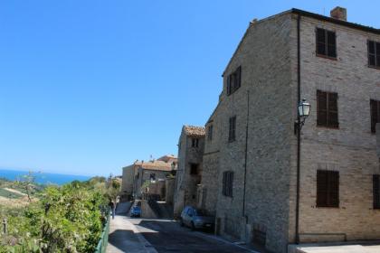 Hübsche Wohnung im zauberhaften mittelalterlichen Dorf Altidona (Marken, Italien