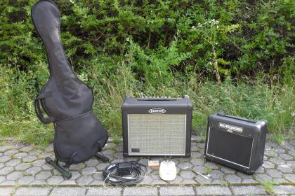 	E-Gitarrenset in sehr gutem Zustand (E-Gitarre mit 2 Verstärkern und Zubehör)