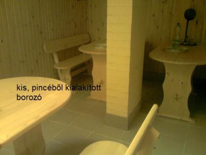 Szentendre. Csal di h z  s apartman, elad . Dupla telek.