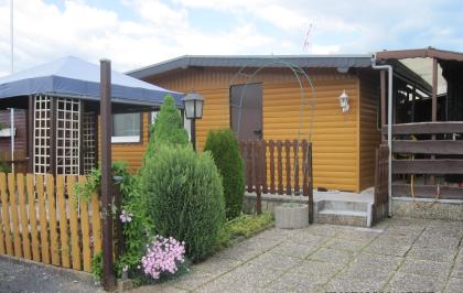Wohnwagen mit festem Vorbau; Campingplatz Klingelwiese