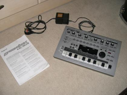 Roland mc-303 groovebox