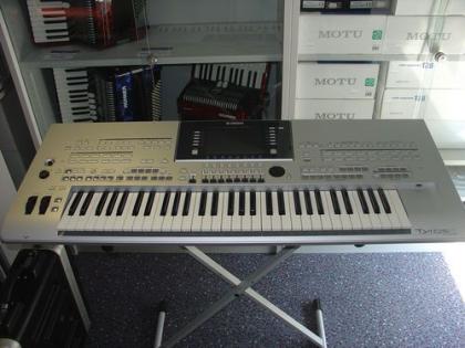 Yamaha Tyros 3 Keyboard