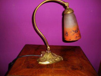 Degue Frankreich Art Deco Tischlampe