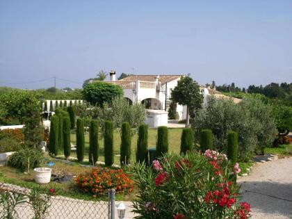 Idyllische spanische Finca mit Pool und grossem Garten in Meernähe