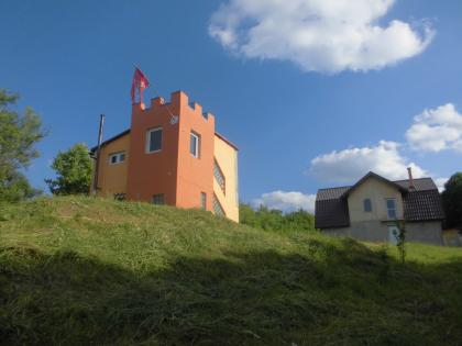 Ihr neuer Firmensitz in einer kl. Burg? gr. Haus und gr. Naturparadies mit Baumo