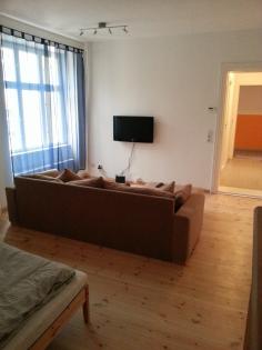 Studio Apartment In Berlin; Trendy Schillerkietz