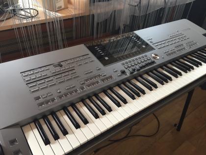 Yamaha Tyros 5 mit 76 Tasten von2021