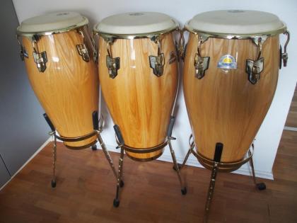 Meinl Conga 3er Set Artist Serie Mongo Santamaria + Ständer gold