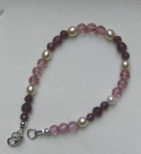 Armband, Kristalperlen in violetttönen und Perlen